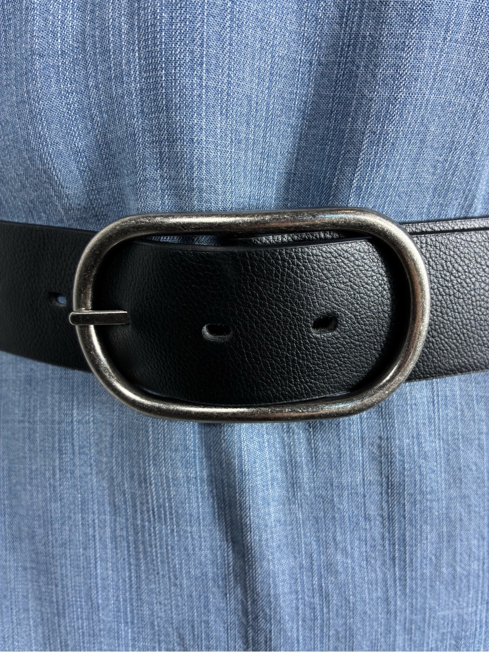 Women's belt unbranded reversible 36" long black/ brown oval buckle